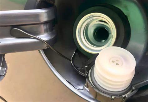 11 Shocking Reasons Why Overfilling Your Gas Tank Is a。